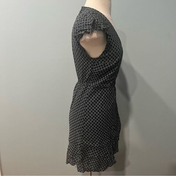 Abercrombie & Fitch Black & White Printed Short Sleeve Flutter Ruffle Wrap Dress - Picture 7 of 11
